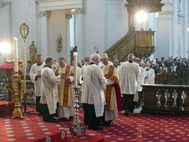 Diakonenweihe im Fuldaer Dom (Foto: Karl-Franz Thiede)